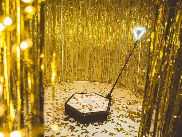Infinity 360 — Rock your inner celebrity with the Infinity 360, complete with lighting that brings out your absolute best