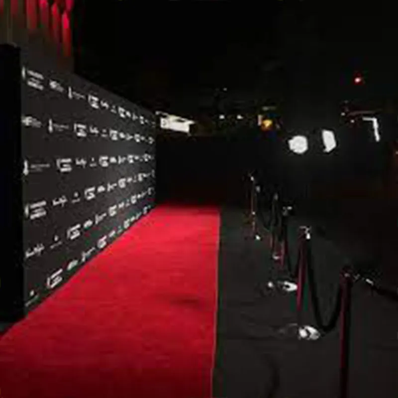 Red Carpets — A red carpet from the door to the arch